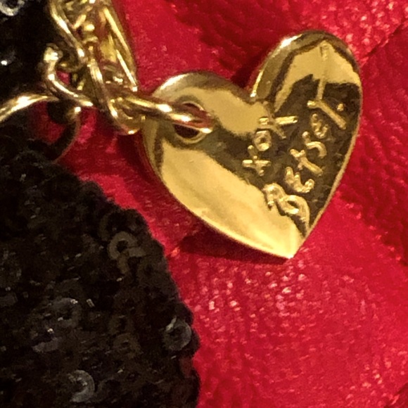 New Betsey Johnson shoulder Bag. Hot Barbie Pink with Black Accent. Full Lining - Picture 9 of 15